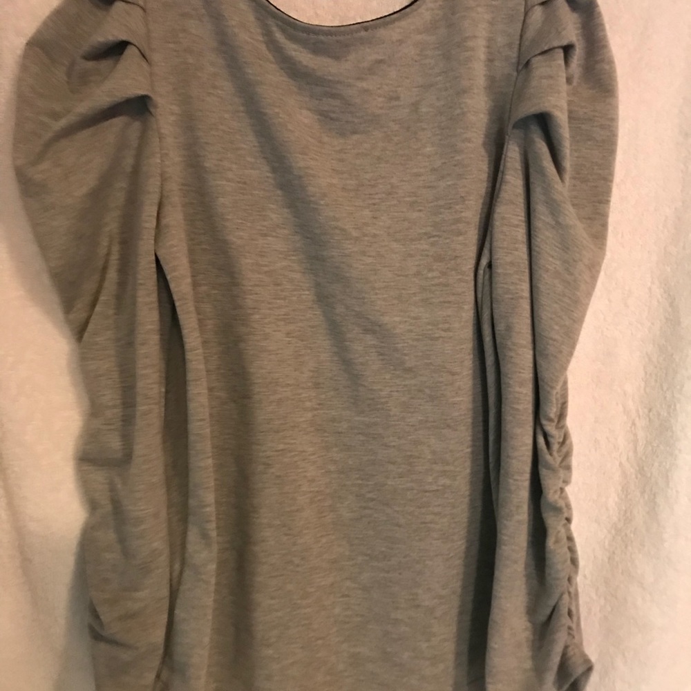 NWT DREW GRAY TOP  W/RUCHED SLEEVE/SHOULDERS